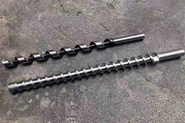 小型橡胶挤出机螺杆实拍图