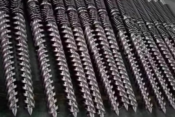 单螺杆橡胶挤出机的螺杆实拍照片